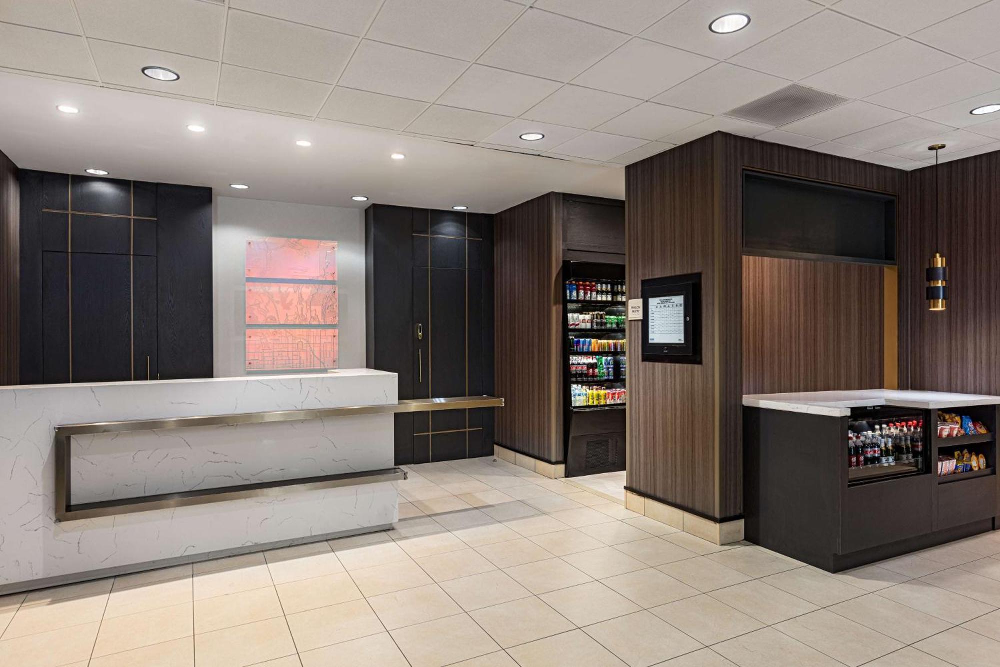 Hilton Garden Inn Los Angeles / Hollywood Bagian luar foto