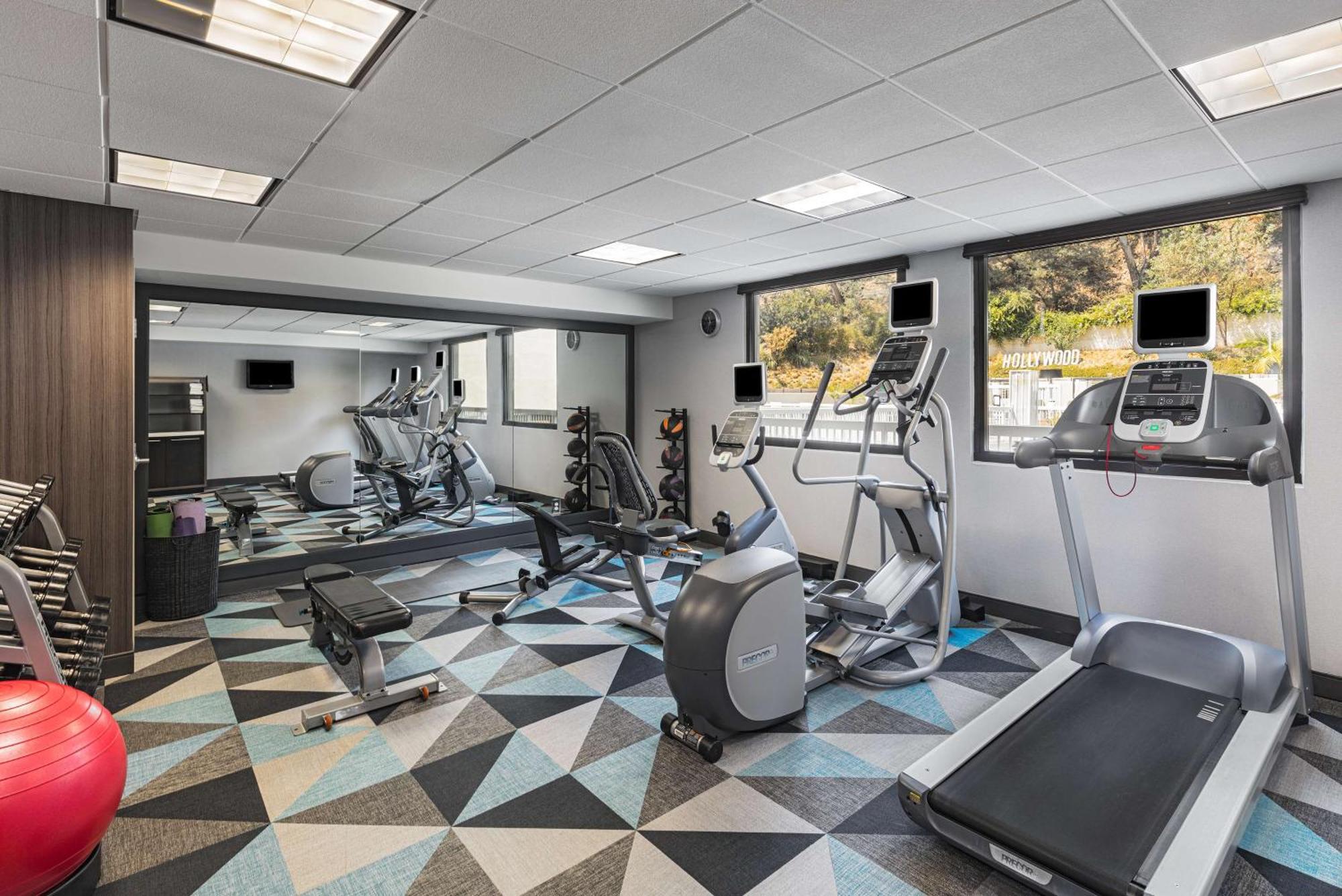 Hilton Garden Inn Los Angeles / Hollywood Bagian luar foto