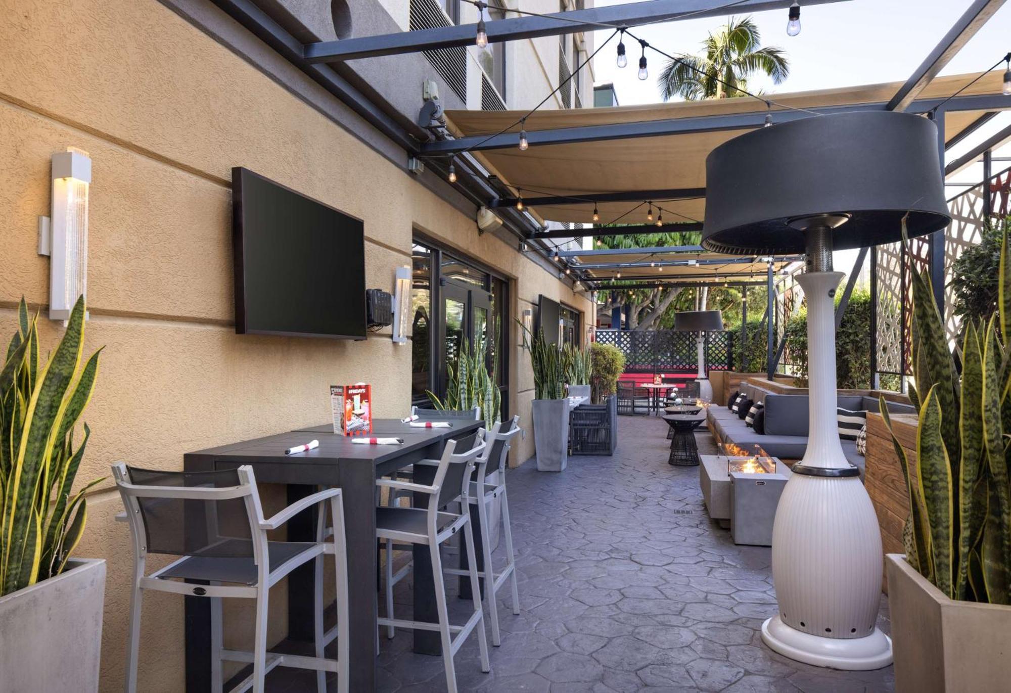 Hilton Garden Inn Los Angeles / Hollywood Bagian luar foto