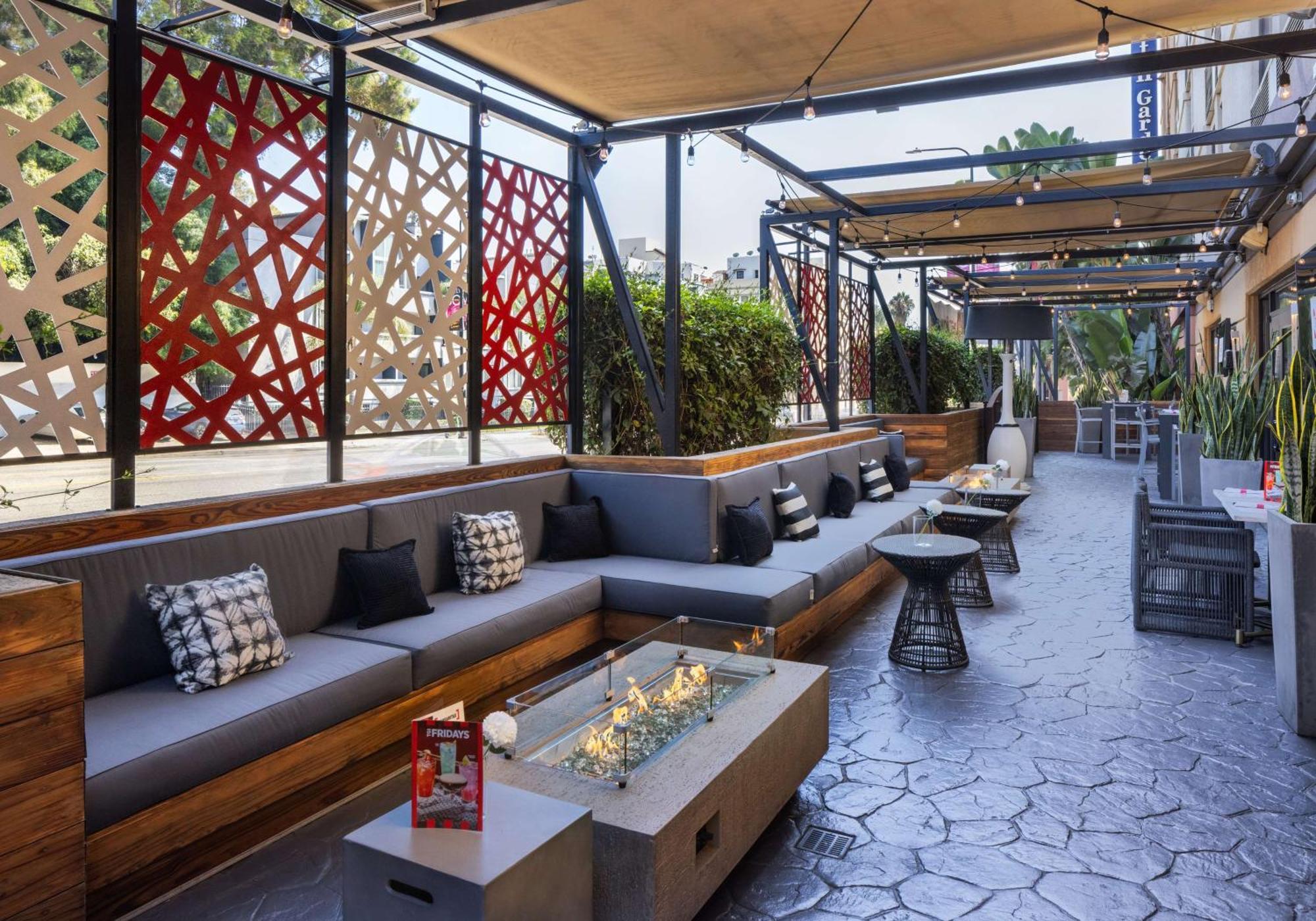 Hilton Garden Inn Los Angeles / Hollywood Bagian luar foto