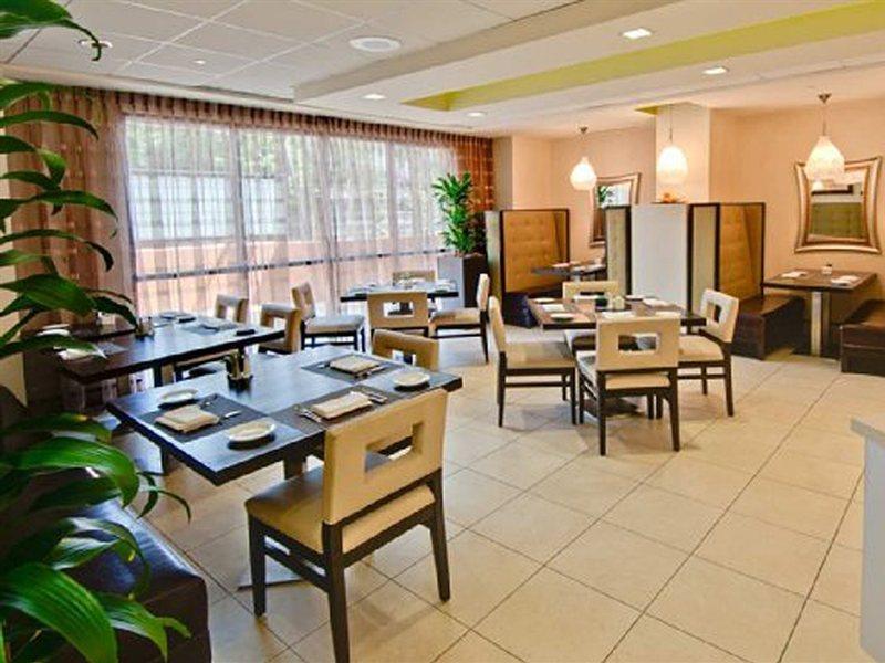 Hilton Garden Inn Los Angeles / Hollywood Bagian luar foto