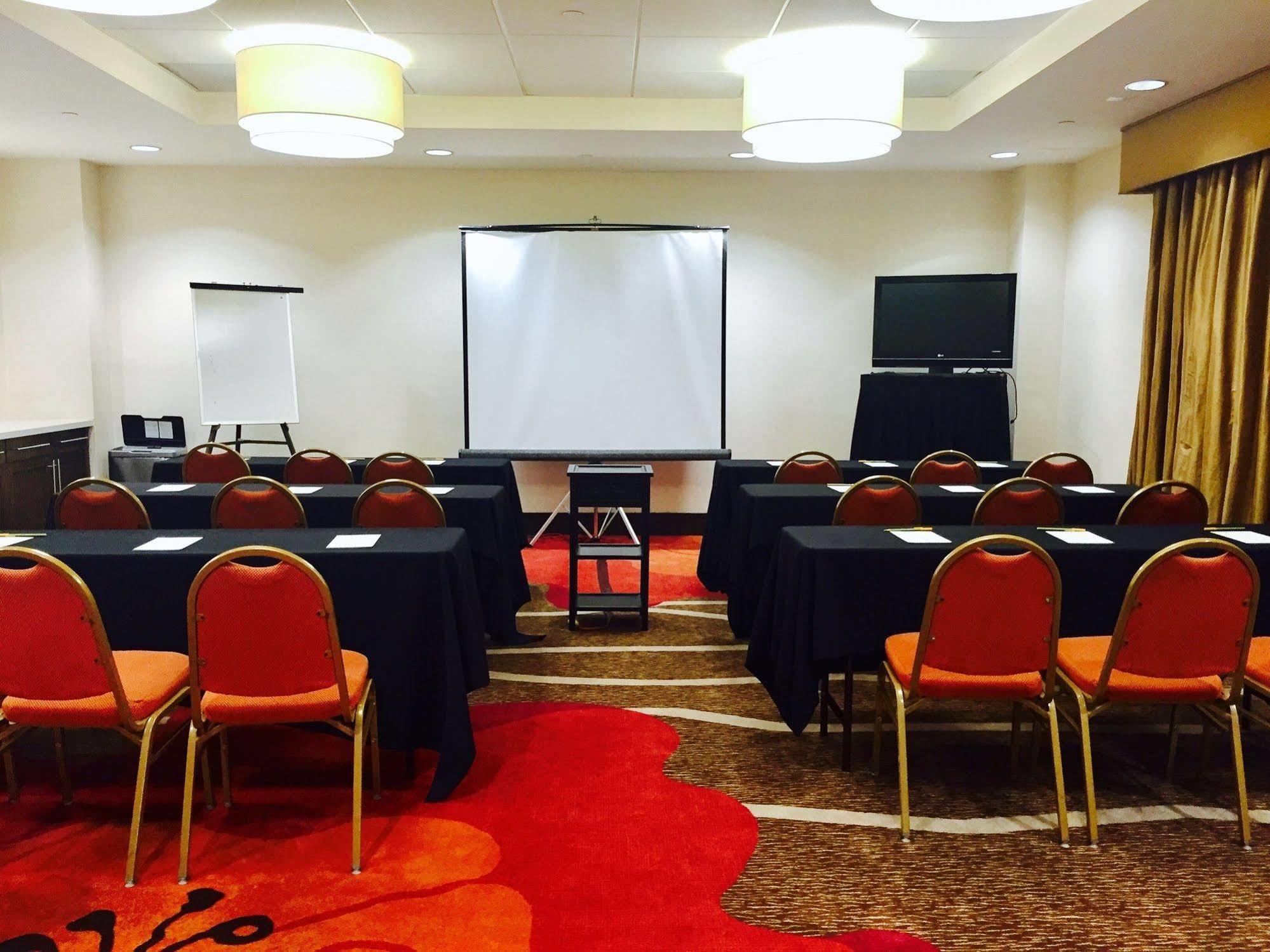 Hilton Garden Inn Los Angeles / Hollywood Bagian luar foto