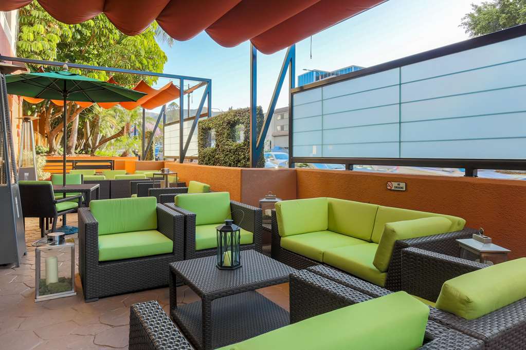 Hilton Garden Inn Los Angeles / Hollywood Bagian luar foto